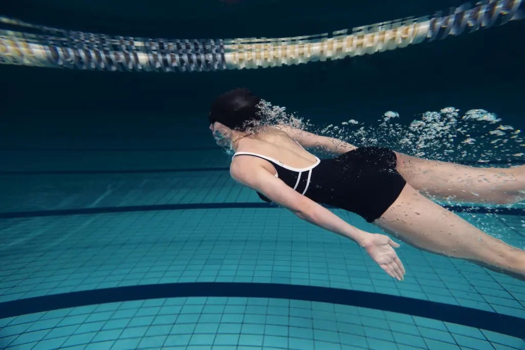 medium-shot-swimmer-in-pool.jpg
